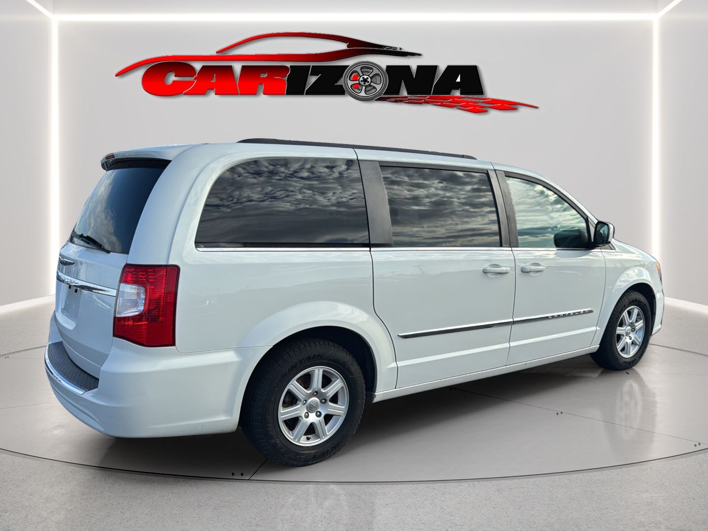 Used 2012 Chrysler Town & Country Touring w/ Entertainment Group #1 FWD image 5