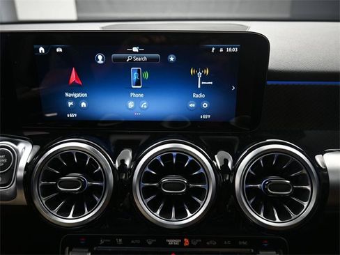 Used 2025 Mercedes-Benz GLB 250 GLB 250 image 11