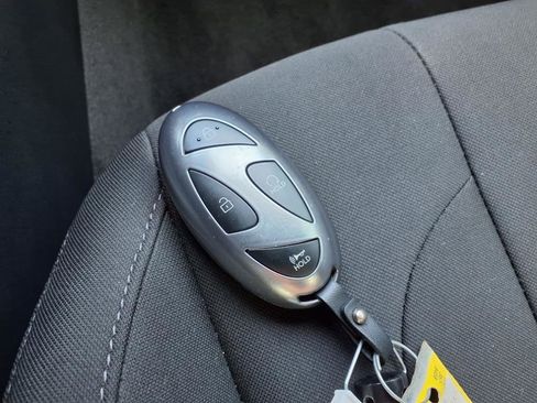 Used 2025 Hyundai Elantra Blue image 43