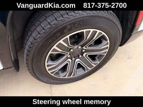 Used 2024 Jeep Wagoneer Series II w/ Flexible Seating Group image 9