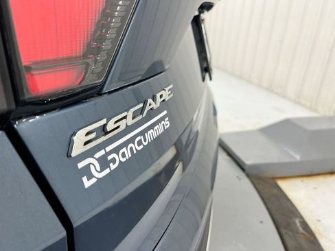Used 2018 Ford Escape SE w/ SE Sync 3 Package AWD/4WD image 25