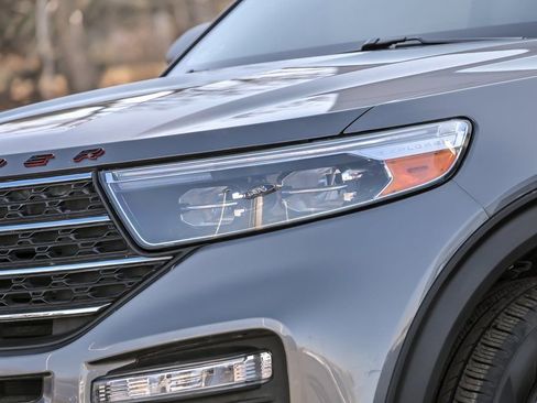 Used 2021 Ford Explorer XLT w/ Equipment Group 202A image 3