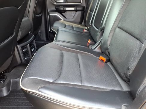 Used 2019 RAM 1500 Laramie AWD/4WD image 16