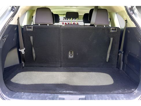 Used 2023 Toyota Highlander LE FWD image 28