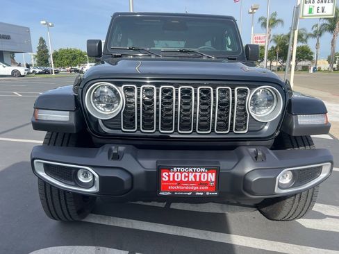 Used 2025 Jeep Wrangler Unlimited Sahara AWD/4WD image 7