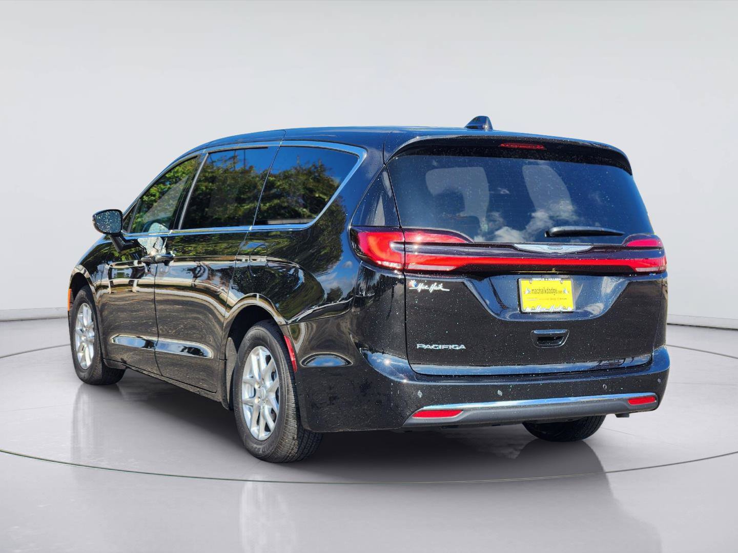 Used 2025 Chrysler Pacifica Select FWD image 8