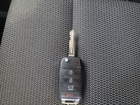 Used 2017 Kia Forte LX FWD image 32