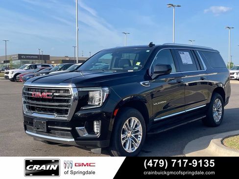 Used 2023 GMC Yukon XL SLT AWD/4WD image 3