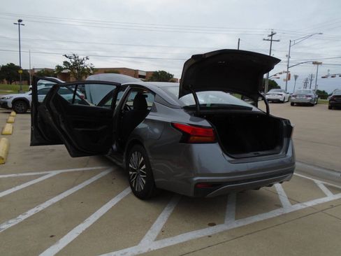 Used 2024 Nissan Altima 2.5 SV FWD image 24