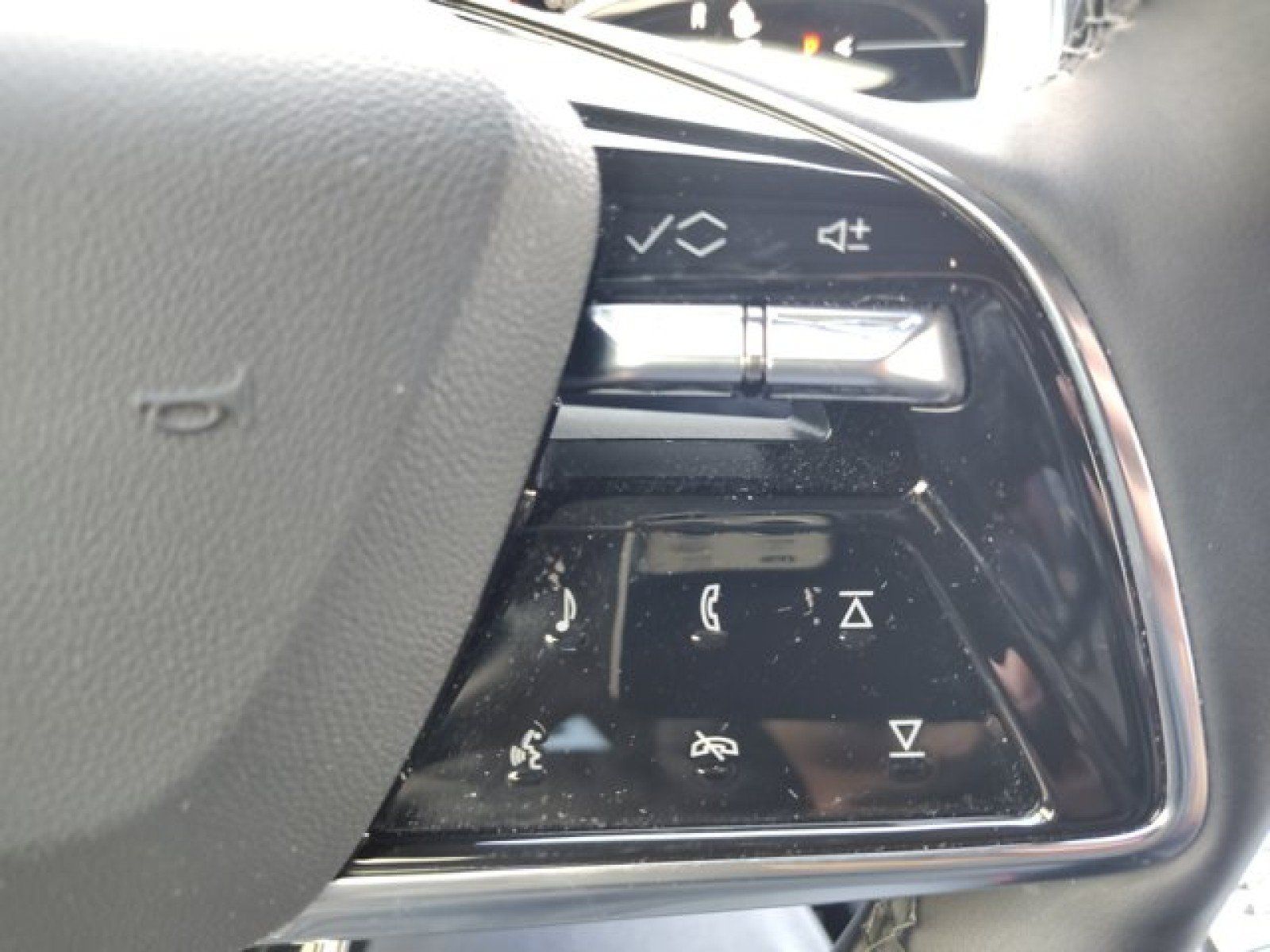 Used 2025 Cadillac Optiq Sport 2 AWD/4WD image 24