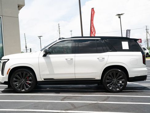 Used 2025 Cadillac Escalade V AWD/4WD image 18