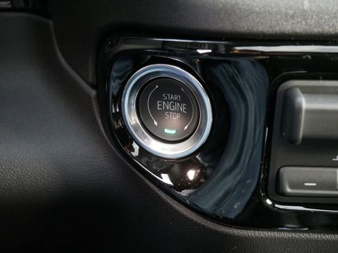 New 2026 GMC Sierra 2500 SLT w/ SLT Premium Package image 14