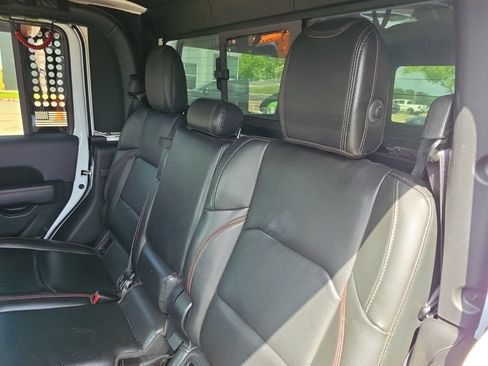 Used 2022 Jeep Gladiator Rubicon w/ Trailer Tow Package AWD/4WD image 16