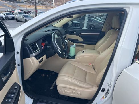 Used 2017 Toyota Highlander Limited image 16