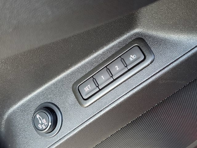 Certified 2024 Chevrolet Equinox Premier FWD image 19