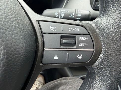 Used 2025 Honda HR-V LX image 18