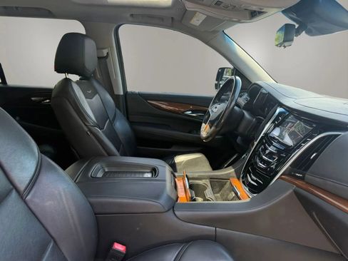 Used 2019 Cadillac Escalade Luxury AWD/4WD image 55