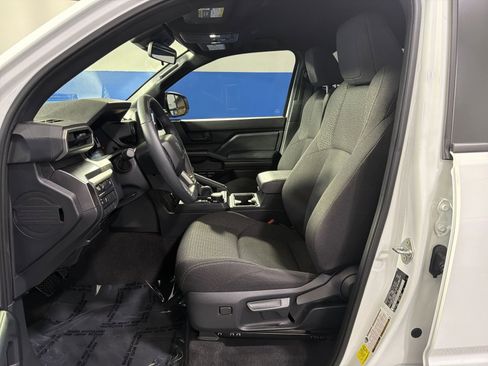 Used 2025 Toyota 4Runner SR5 AWD/4WD image 23