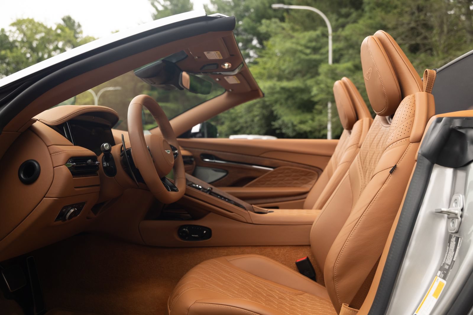 Used 2024 Aston Martin DB12 Convertible RWD image 13