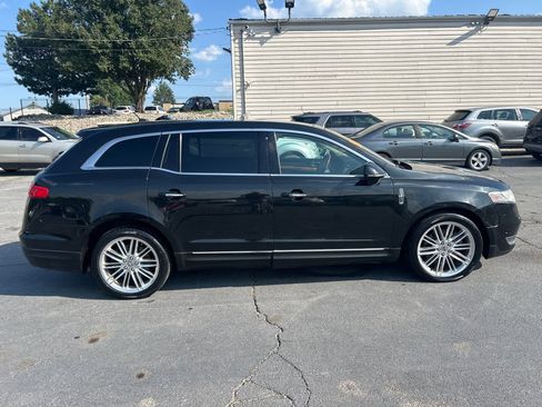 Used 2014 Lincoln MKT AWD w/ Equipment Group 201A image 5