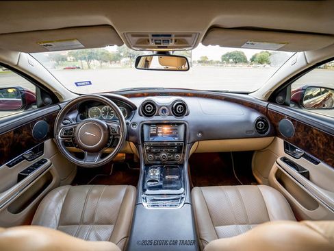 Used 2012 Jaguar XJ image 45
