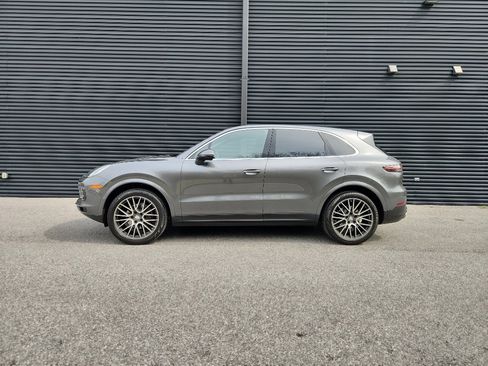 Used 2019 Porsche Cayenne Base image 2