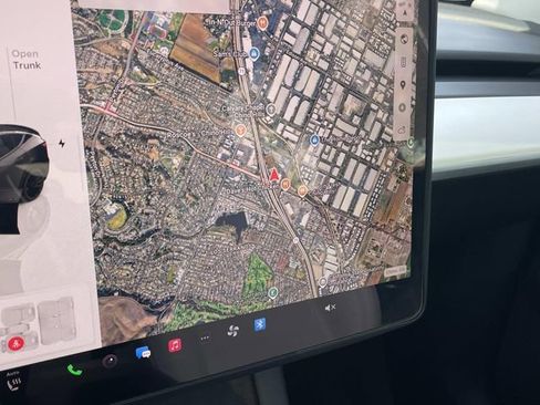 Used 2023 Tesla Model Y Performance image 13