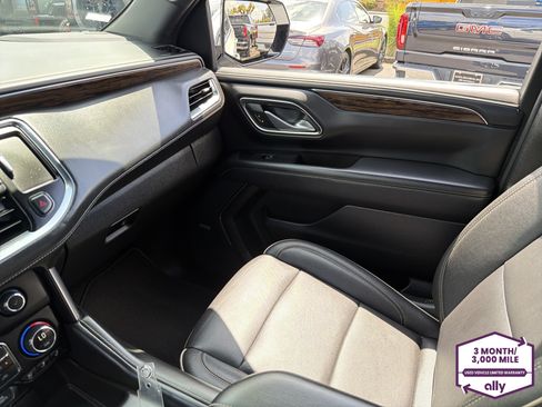 Used 2024 Chevrolet Suburban Premier AWD/4WD image 24