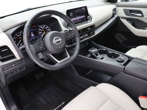 Used 2023 Nissan Rogue SV w/ SV Premium B Package image 14