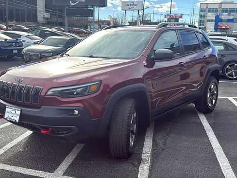 Used 2019 Jeep Cherokee Trailhawk w/ Cold Weather Group image 7