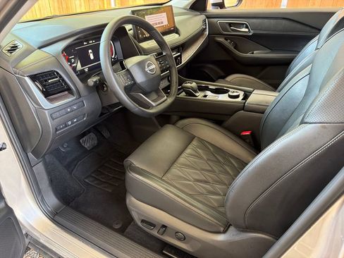Used 2026 Nissan Rogue Platinum w/ Platinum Premium Package AWD/4WD image 2