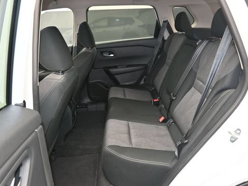 Used 2025 Nissan Rogue SV FWD image 15
