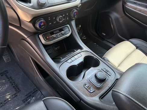 Used 2022 GMC Acadia Denali w/ Denali Ultimate Package AWD/4WD image 24