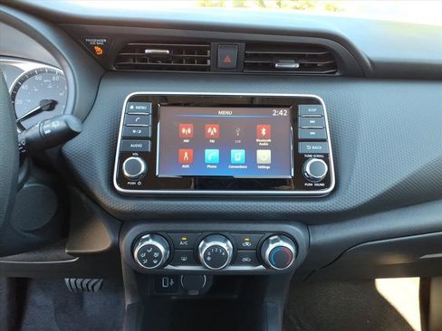 New 2025 Nissan Kicks Play S image 9