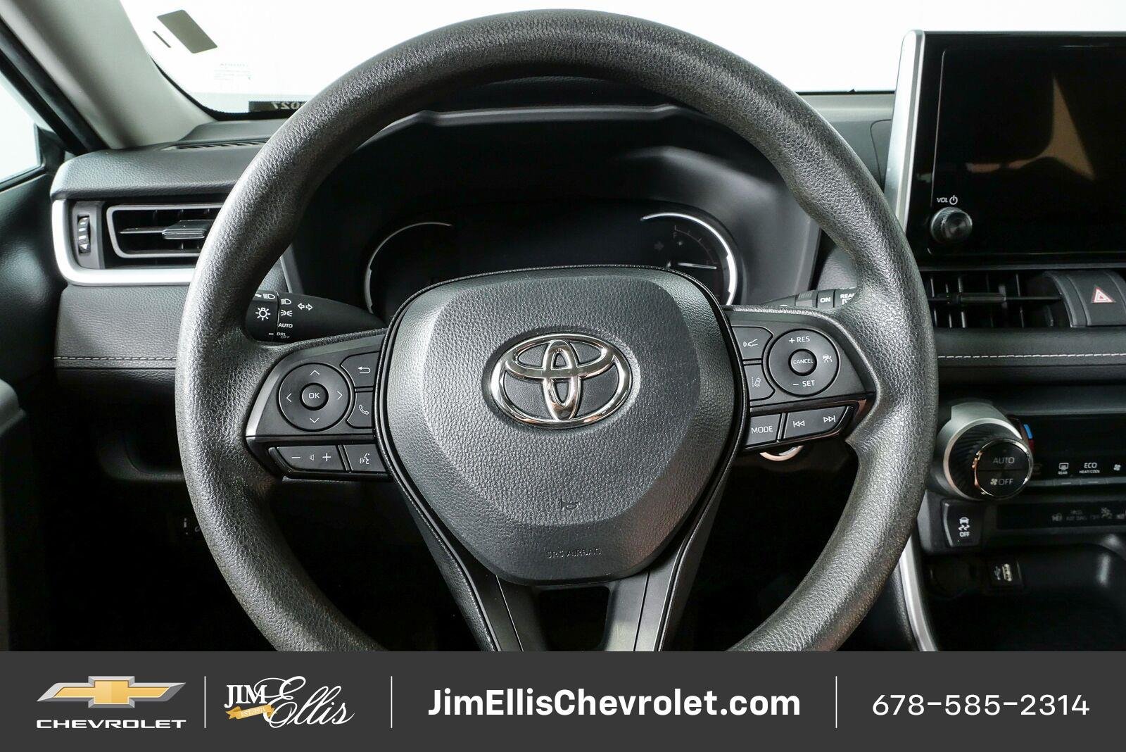 Used 2024 Toyota RAV4 XLE FWD image 10
