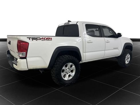 Used 2021 Toyota Tacoma TRD Off-Road image 5