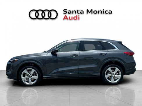 Used 2025 Audi Q5 Premium Plus w/ Premium Plus AWD/4WD image 5
