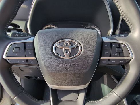 Used 2024 Toyota Highlander XLE image 13