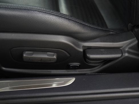 Used 2013 Hyundai Genesis 3.8 RWD image 23