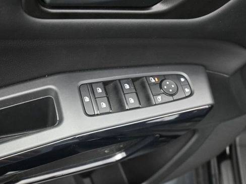 Used 2025 Nissan Pathfinder SV FWD image 18