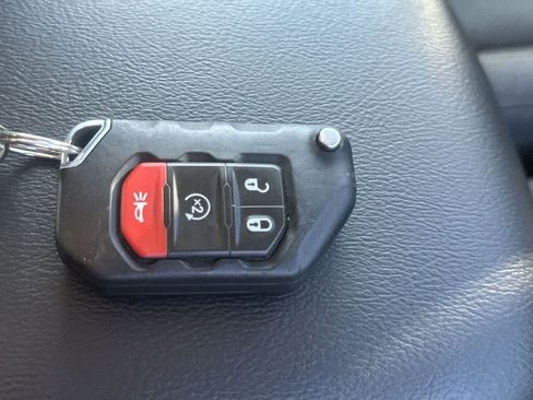 Used 2024 Jeep Wrangler Unlimited Sahara AWD/4WD image 28