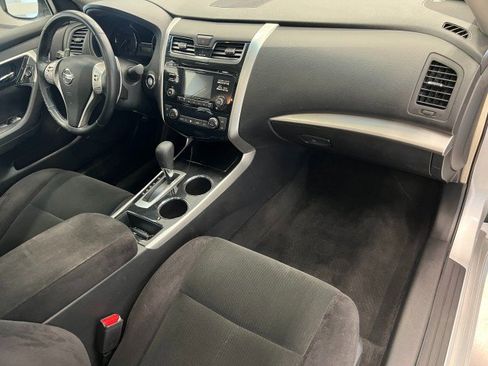 Used 2013 Nissan Altima 3.5 SV image 16