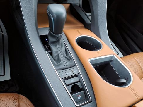 Used 2022 Toyota Avalon Limited image 18