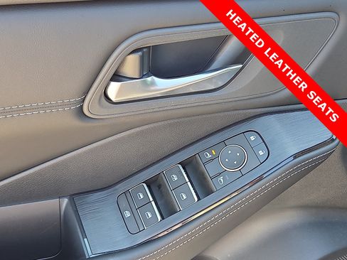 Used 2025 Nissan Rogue SL AWD/4WD image 13