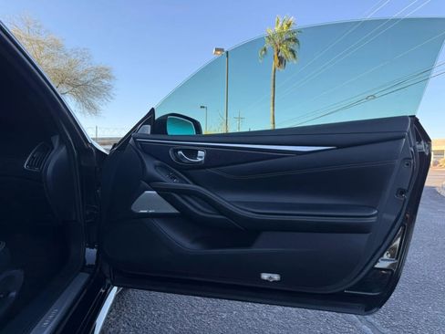 Used 2017 INFINITI Q60 Red Sport 400 image 32