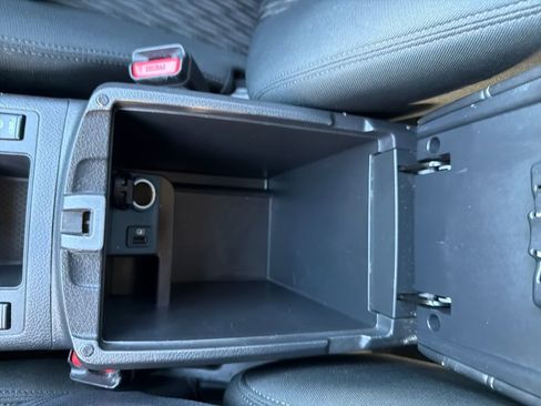 Used 2018 Nissan Rogue SV image 39