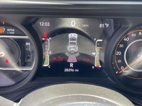 Used 2024 Jeep Wrangler Unlimited Sahara w/ Technology Group AWD/4WD image 29