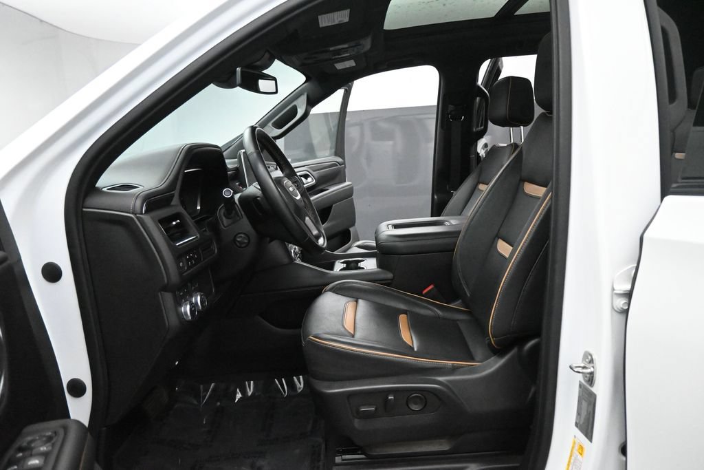 Used 2023 GMC Yukon XL AT4 AWD/4WD image 9