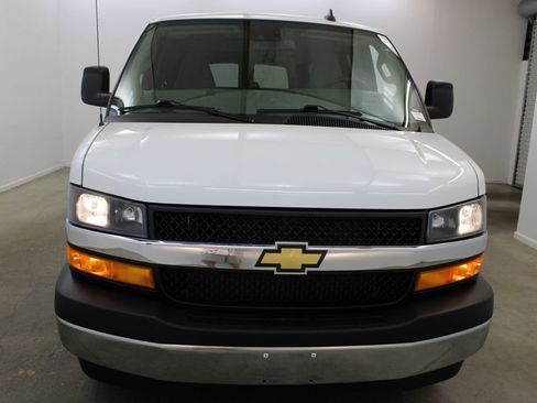 Used 2025 Chevrolet Express 3500 LT w/ LT Preferred Equipment Group image 7