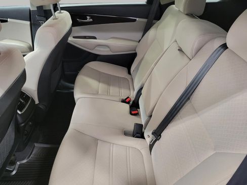 Used 2020 Kia Sorento LX FWD image 49